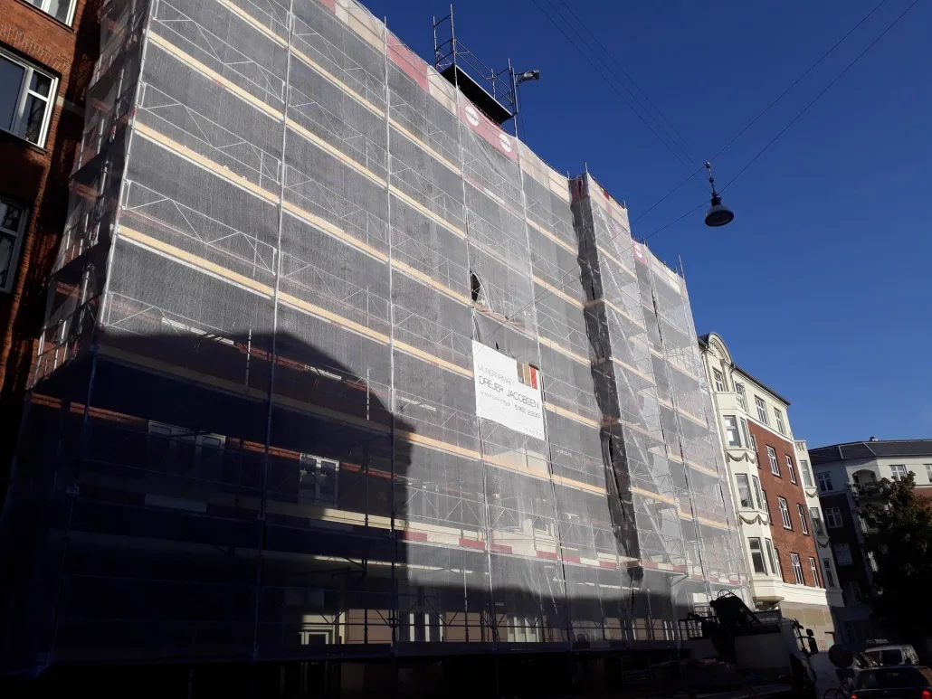 Facaderenovering Esromgade Nørrebro - brandmur forhøjelse og facadeudsmykning
